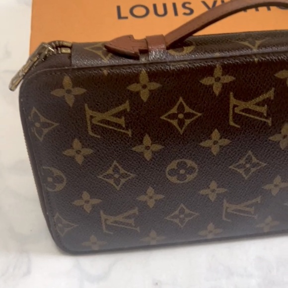 LOUIS VUITTON TRAVEL ORGANIZER - Picture 2 of 9